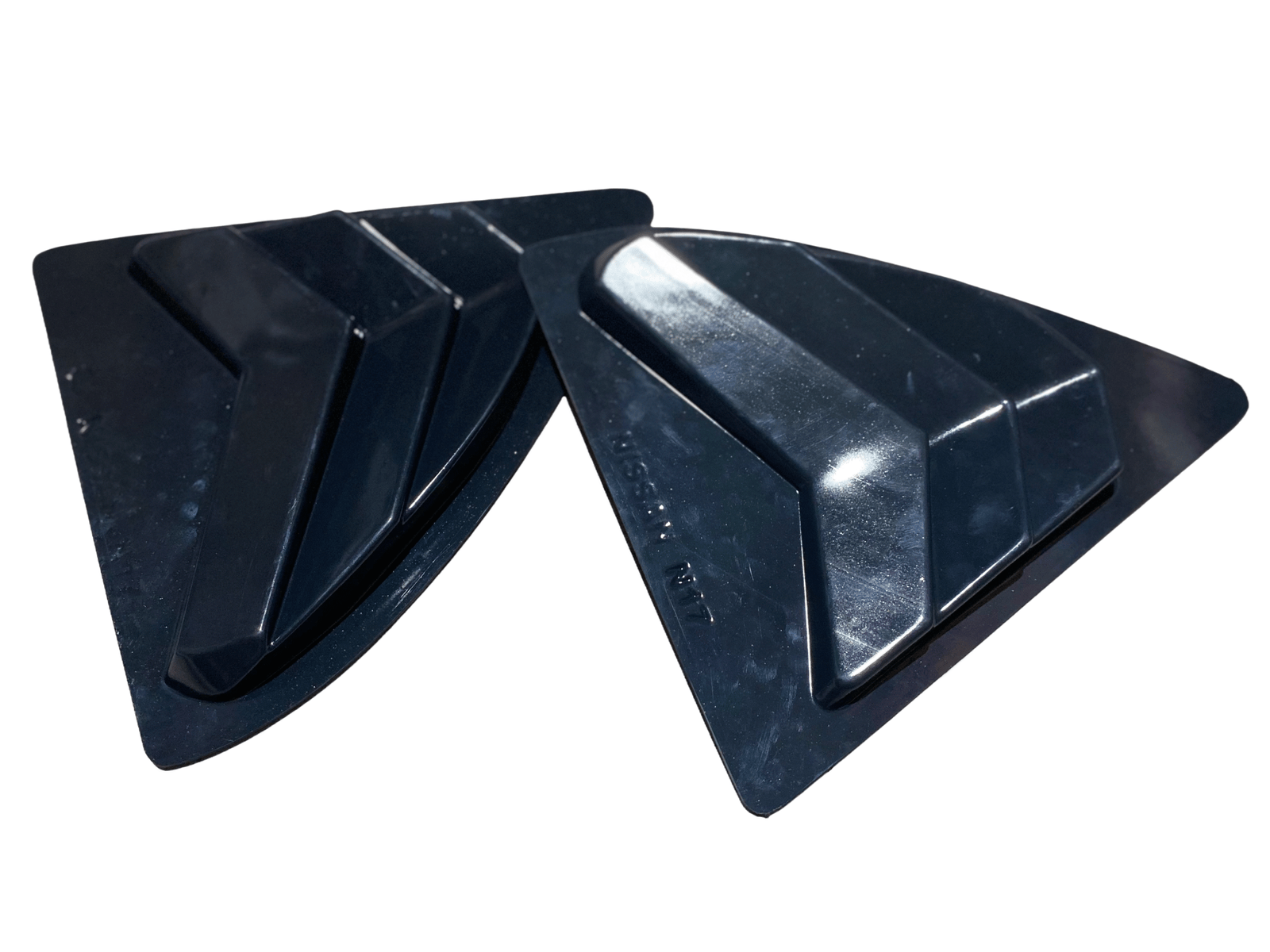 مثلث شراعة اسود نيسان N17