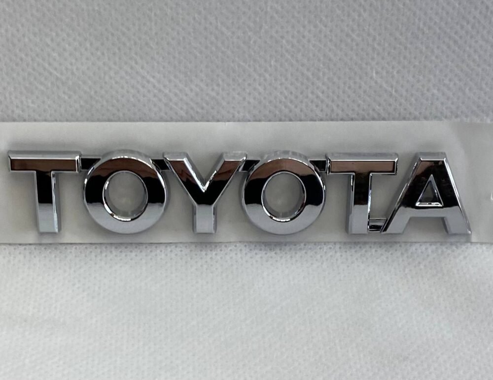 كلمة TOYOTA نيكل