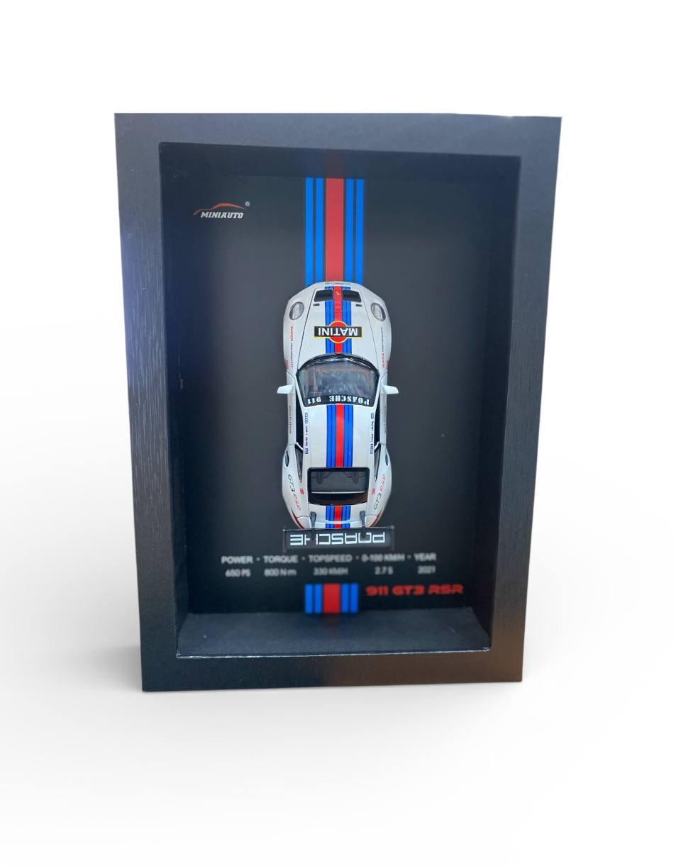 موكيت عربية بورش GT3 داخل برواز خشب 3D